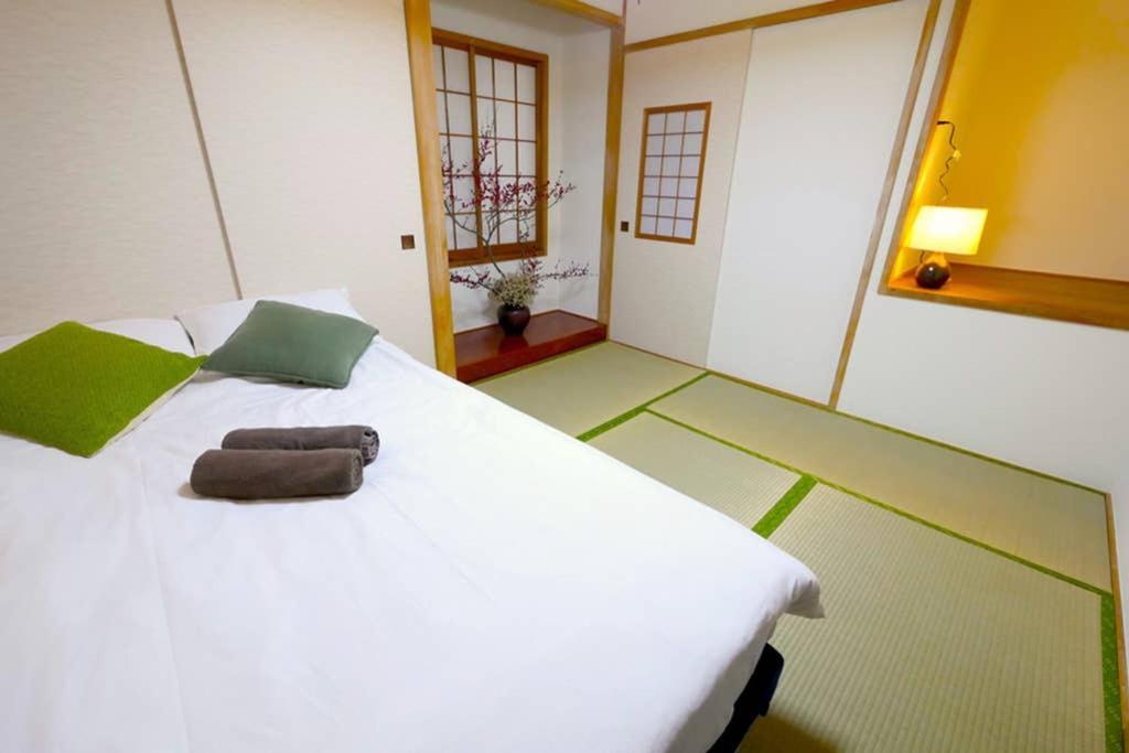 マスク配布ありa5 新宿10分 10人宿泊可能 出張在宅勤務に最適!!宿泊型テレワークスペース!!Wifi完備 回線安定してます!!長期宿泊受付中 Tokyo Eksteriør billede
