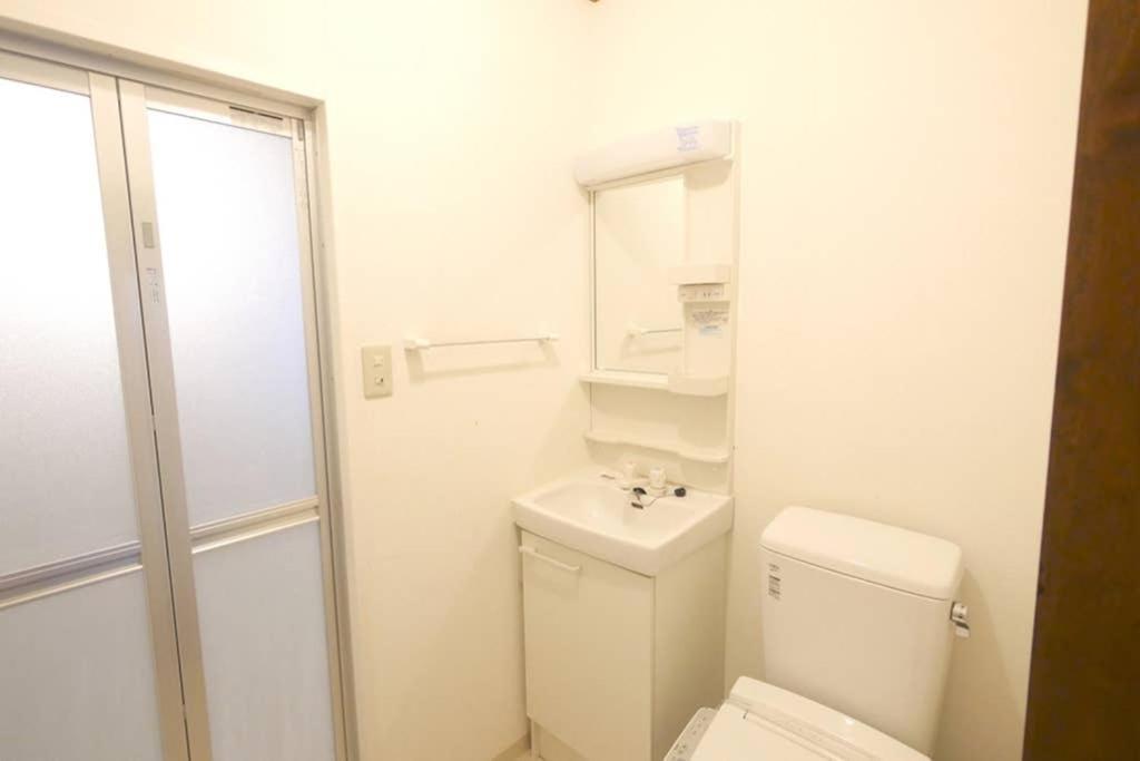 マスク配布ありa5 新宿10分 10人宿泊可能 出張在宅勤務に最適!!宿泊型テレワークスペース!!Wifi完備 回線安定してます!!長期宿泊受付中 Tokyo Eksteriør billede